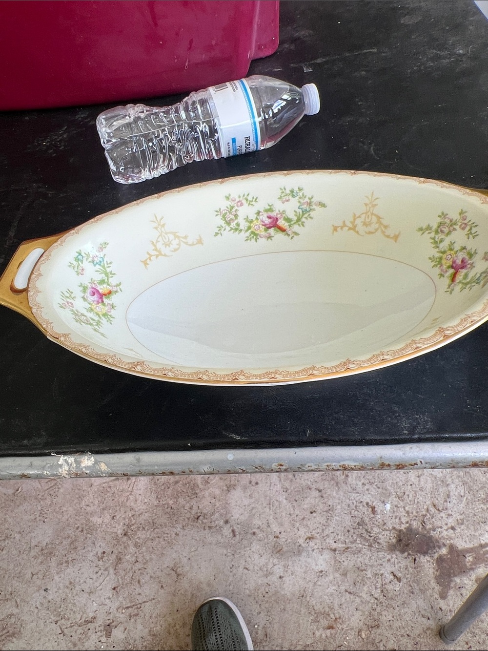 Vintage Classic Floral Ceramic Serving Bowl in Cream and Gold - Picture 2 of 3